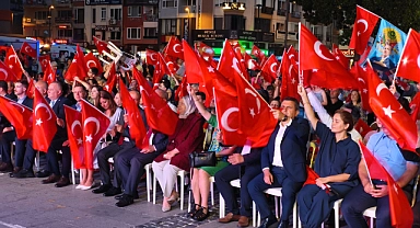 Çanakkale'de Vatandaşlar İskele'de Oluşturulan Demokrasi Meydanında Buluştu