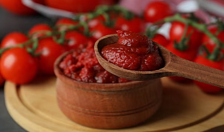 Evde Doğal Biber Salçası Nasıl Yapılır? İşte Küflenmeyen ve Uzun Ömürlü Salçanın Sırrı!