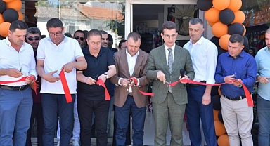 Ezine’de Berberoğlu Yapı Market Hizmete Açıldı