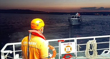 Gelibolu açıklarında sürüklenen tekne ve içerisindeki 6 kişi kurtarıldı