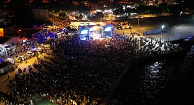 Karabiga’da 41. Priapos Deniz Festivali Rüzgarı Esti: Emre Fel ve Hüsnü Şenlendirici Unutulmaz Bir Gece yaşattı