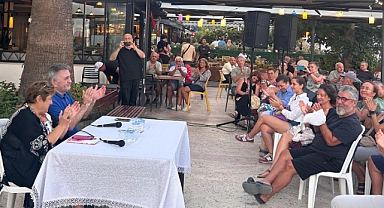 Küçükkuyu’da Ümit Zileli söyleşisi yoğun ilgi gördü