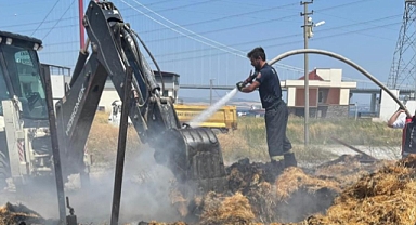 Lapseki'de saman yüklü traktörde çıkan yangın kısa sürede söndürüldü