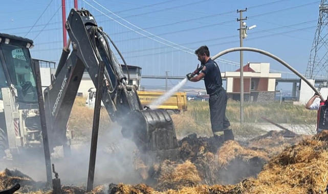 Lapseki'de saman yüklü traktörde çıkan yangın kısa sürede söndürüldü