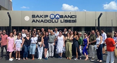 Sakıp Sabancı Anadolu Lisesi mezunları 25 yıl sonra aynı masada