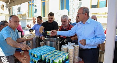 Vali Ömer Toraman, Aşure Etkinliğinde Vatandaşlarla Buluştu