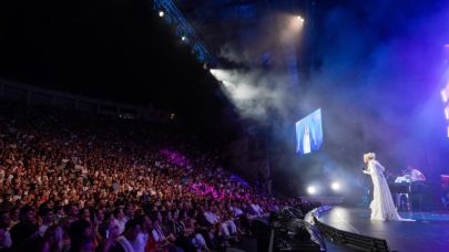 79 yaşındaki Ajda Pekkan’dan Harbiye’de 3 saatlik performans