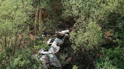 Tarım işçilerini taşıyan minibüs uçuruma yuvarlandı: 3 ölü, 4'ü ağır 18 yaralı