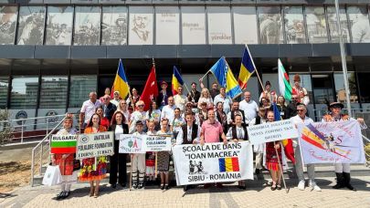 Lapseki Şeftali Festivali’ne Katılmak Üzere Gelen Yabancı Folklor Ekipleri Dostluk Ziyaretinde Bulundu