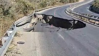 Söke-Kuşadası Karayolu'nda yol çöktü