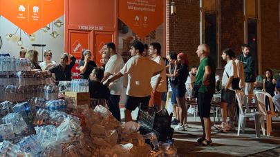 Çanakkaleliler yangın ekipleri için gece boyu seferber oldu