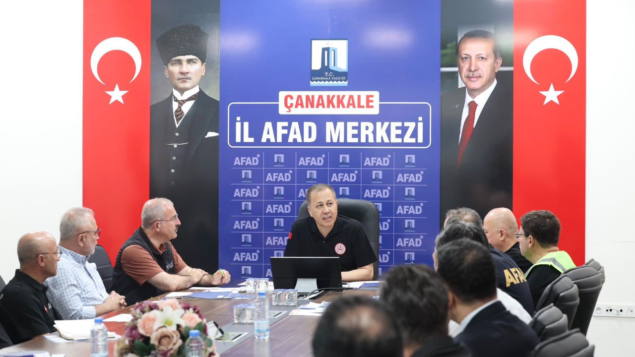 İçişleri Bakanı Ali Yerlikaya, yangınlar hakkında brifing aldı
