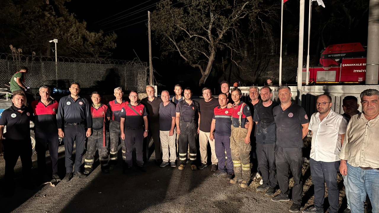 Çanakkale Belediyesi yangın felaketinin ilk anlarından itibaren sahada