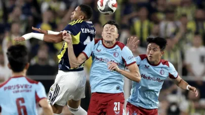 UEFA Şampiyonlar Ligi: Fenerbahçe: 2 - Feyenoord: 1 (İlk yarı)