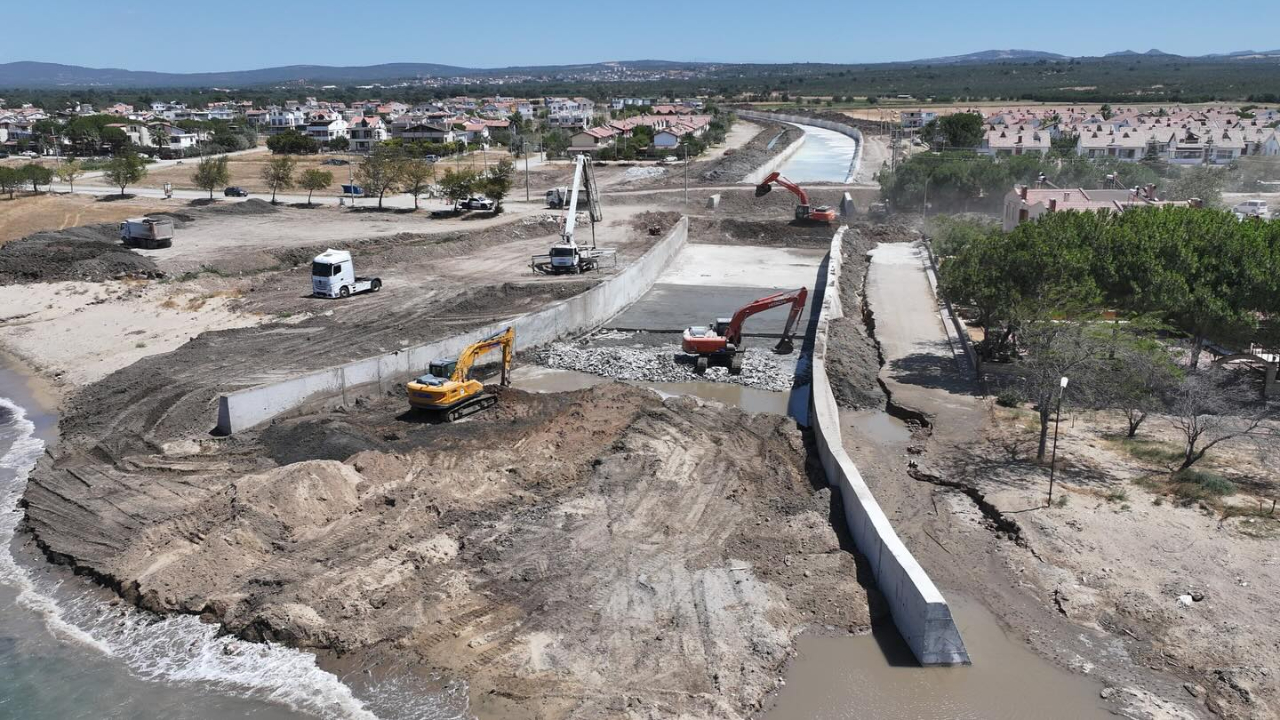 Geyikli’de Çakal Deresi Taşkın Koruma Projesi Sürüyor