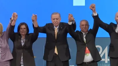 Özlem Çerçioğlu’na rozetini Cumhurbaşkanı Erdoğan taktı