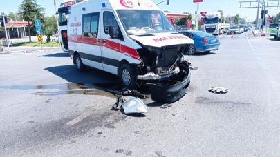 Kaza ihbarına giden ambulans kaza yaptı