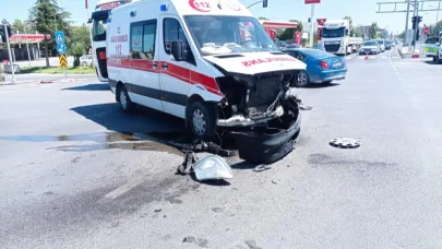 Kaza ihbarına giden ambulans kaza yaptı