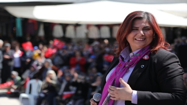 Ankara sahnelerinin siyasi cadısı Hürrem Elmasçı, topuklu efe Özlem Çerçioğlu'nu yazdı