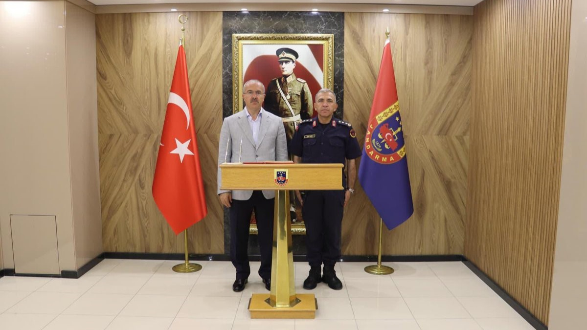 Vali Toraman’dan İl Jandarma Komutanı Akyüz’e ziyaret