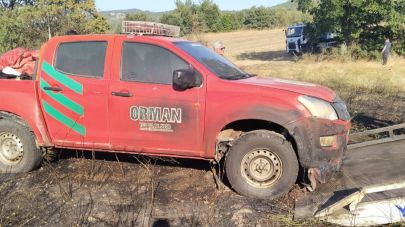 Yenice’de orman yangınına müdahale eden araç alevlerin arasında kaldı