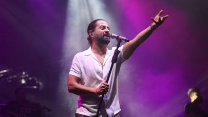 Koray Avcı'dan İnanılmaz Performans! Adeta Sahneyi Salladı