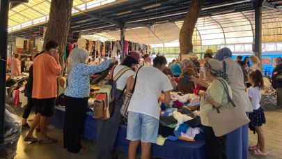 Cuma Pazarı’nda kıyafet tezgâhlarına yoğun ilgi