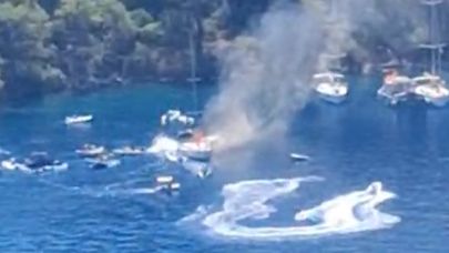 Sarsala Koyu’nda bulunan bir tekne alev alev yandı