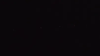 Gökyüzünde görülen gizemli ışıklar merak konusu oldu