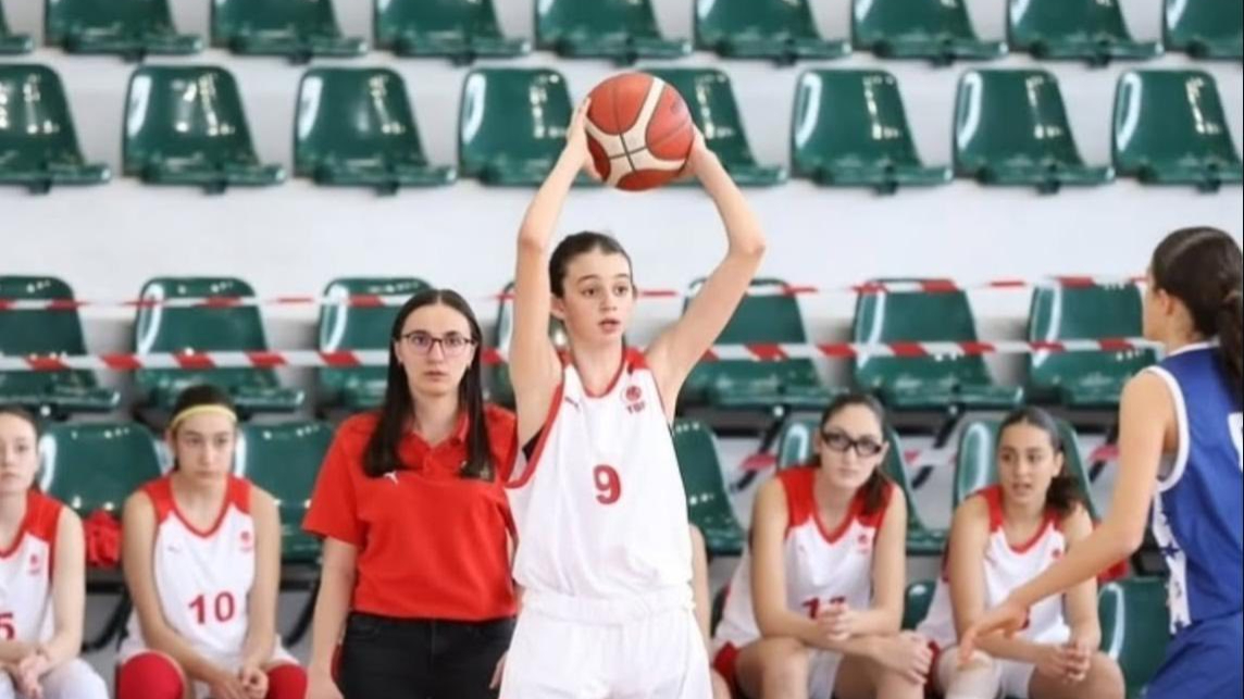 İÇDAŞ’ın Yıldızı Ayşe Azra, Emlak Konut’a Transfer Oldu