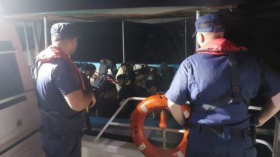 Çanakkale'de 56 kaçak göçmen ve 4 göçmen kaçakçısı yakalandı