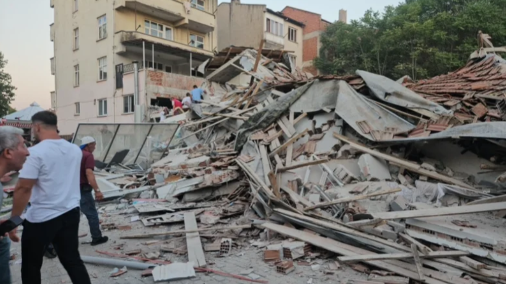 Balıkesir Sındırgı 4.8 ve 4.2 büyüklüğünde depremle sallandı