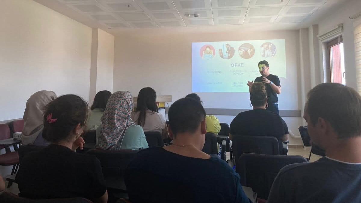 Bayramiç’te Hastane Personeline Öfke Kontrolü Eğitimi