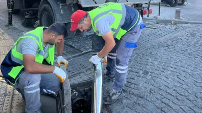 Çanakkale'de  yağmursuyu ızgaraları temizleniyor