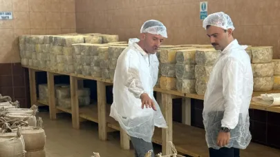 Eceabat Kaymakamı Beşyol Köyü’nde Süt Fabrikasını Ziyaret Etti