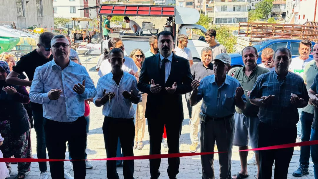 Ayvacık’ta Dikmen Oto Lastik Hizmete Açıldı