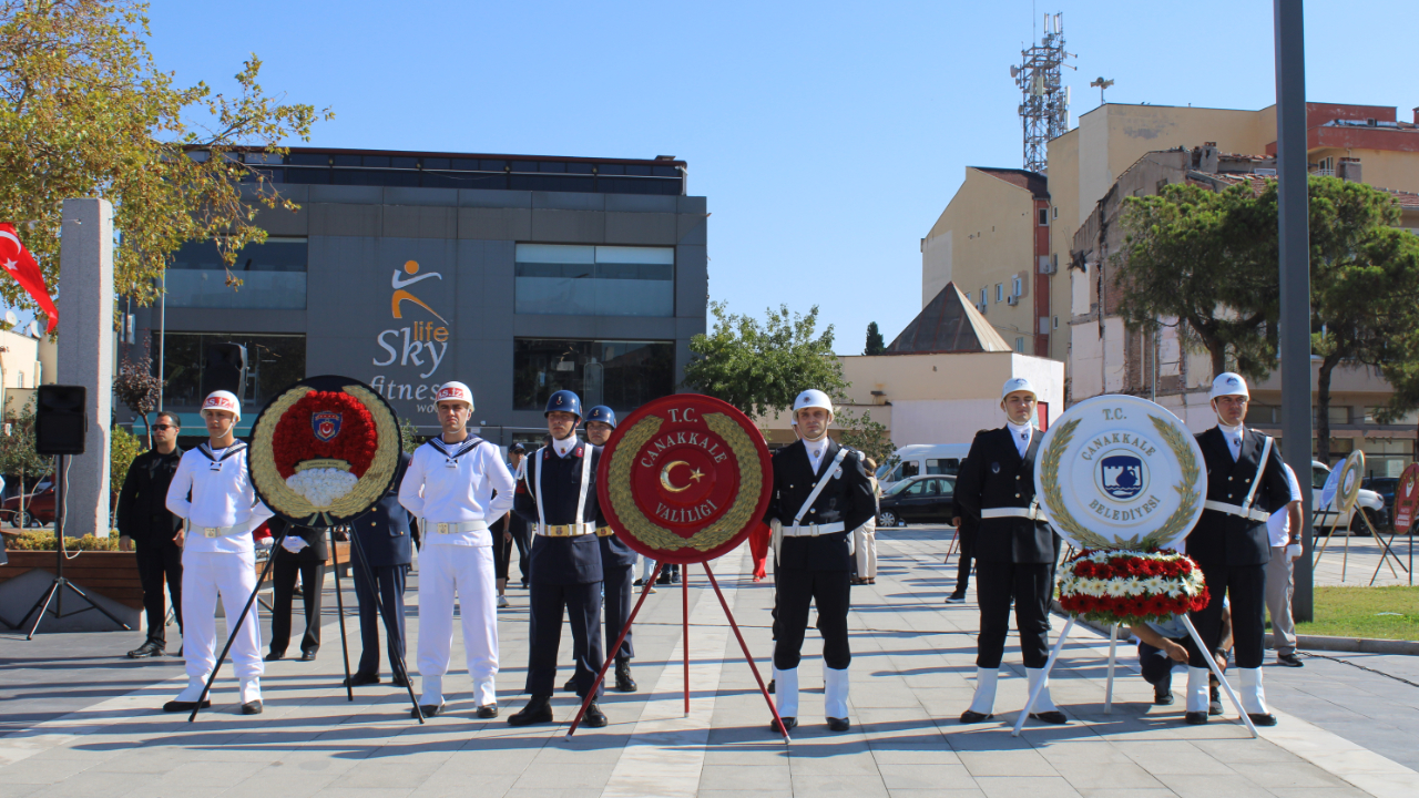 Çanakkale’de 30 Ağustos Zafer Bayramı çelenk sunumuyla başladı