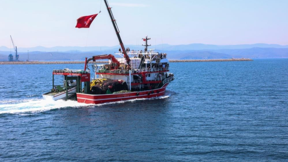 Çanakkale'de balıkçılar 'Vira bismillah' diyerek denize açıldı