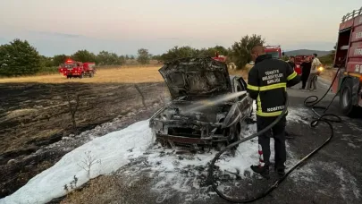 Çanakkale’de Araç Yangını! Alevler Tarlaya Sıçradı