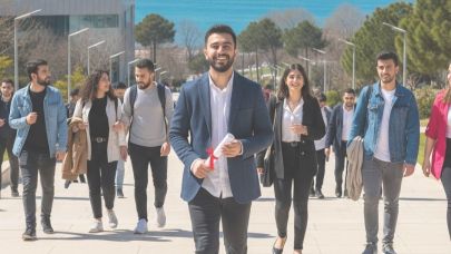 ÇOMÜ’den başarılı öğrencilere sosyal imkan müjdesi