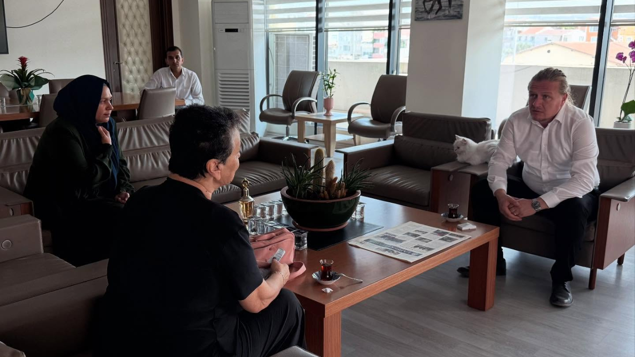 Vatandaşlar Belediye Başkanı Atilla Öztürk’ü makamında ziyaret etti