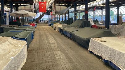 Pazar sonrası çöplüğe dönen kapalı pazar yeri temizlendi