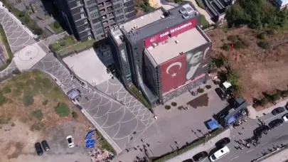 Sarıyer’deki CHP binası önünde bekleyiş sürüyor(CANLI YAYIN)
