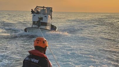 Çanakkale Boğazı’nda arızalanan tekne kurtarıldı