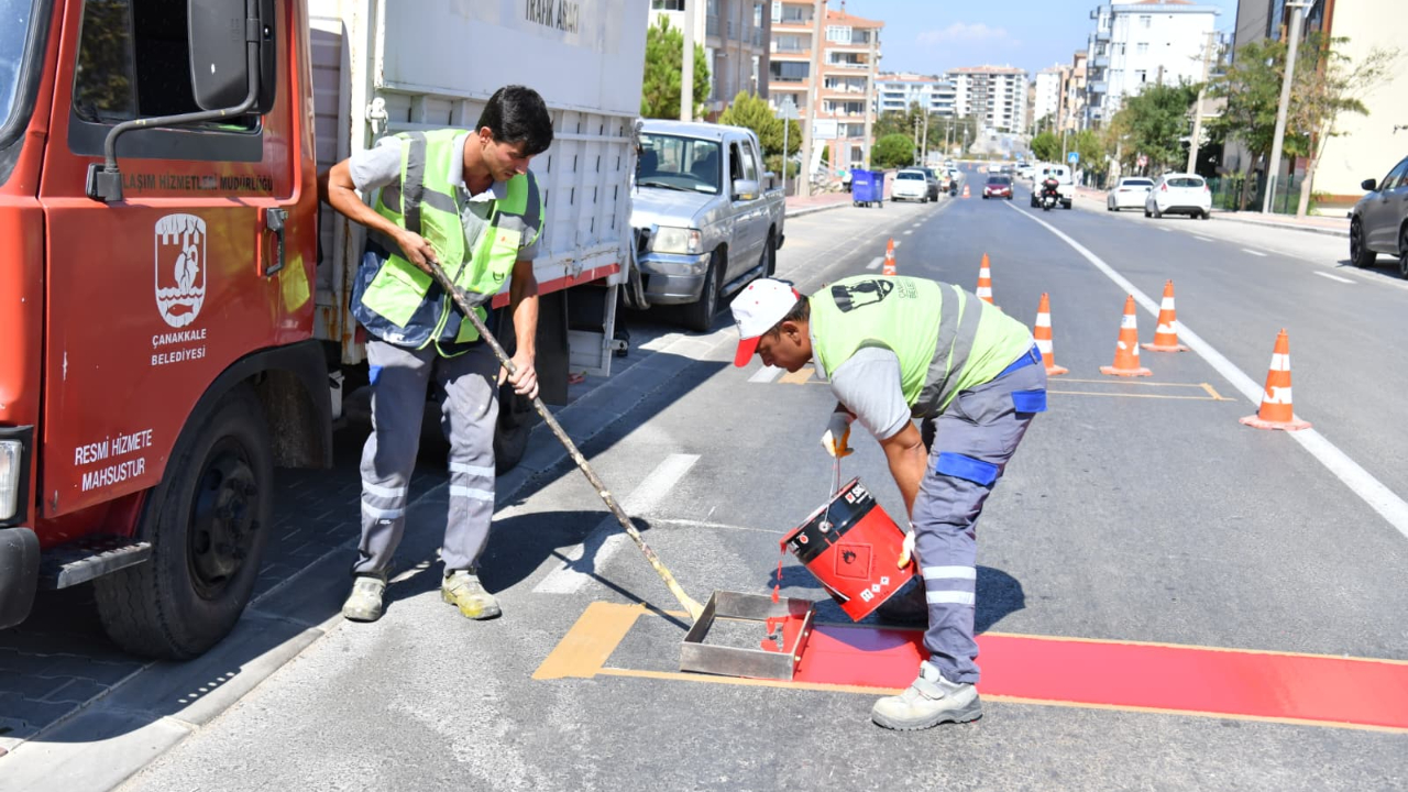 Esenler Mahallesi'nde yol çizgisi çalışması