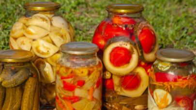 Turşuluk sebzeler tezgahta yerini aldı! Ev yapımı turşu tarifi haberimizde