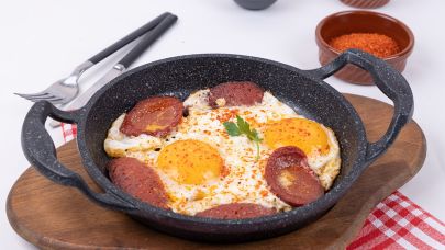 Afyonkarahisar'da Dünyanın En Büyük Sucuklu Yumurtası İçin Rekor Denemesi