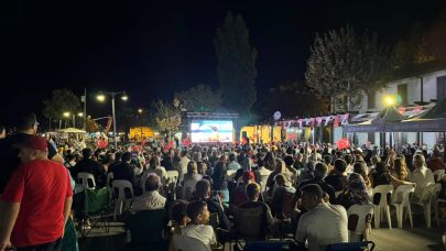 Gelibolulular Türkiye–Yunanistan maçını dev ekranda izledi