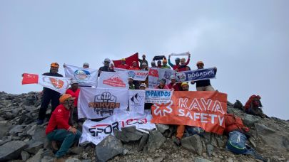 21 sporcudan Kaçkar Dağı Kuzey Rotası Zirve Tırmanışı