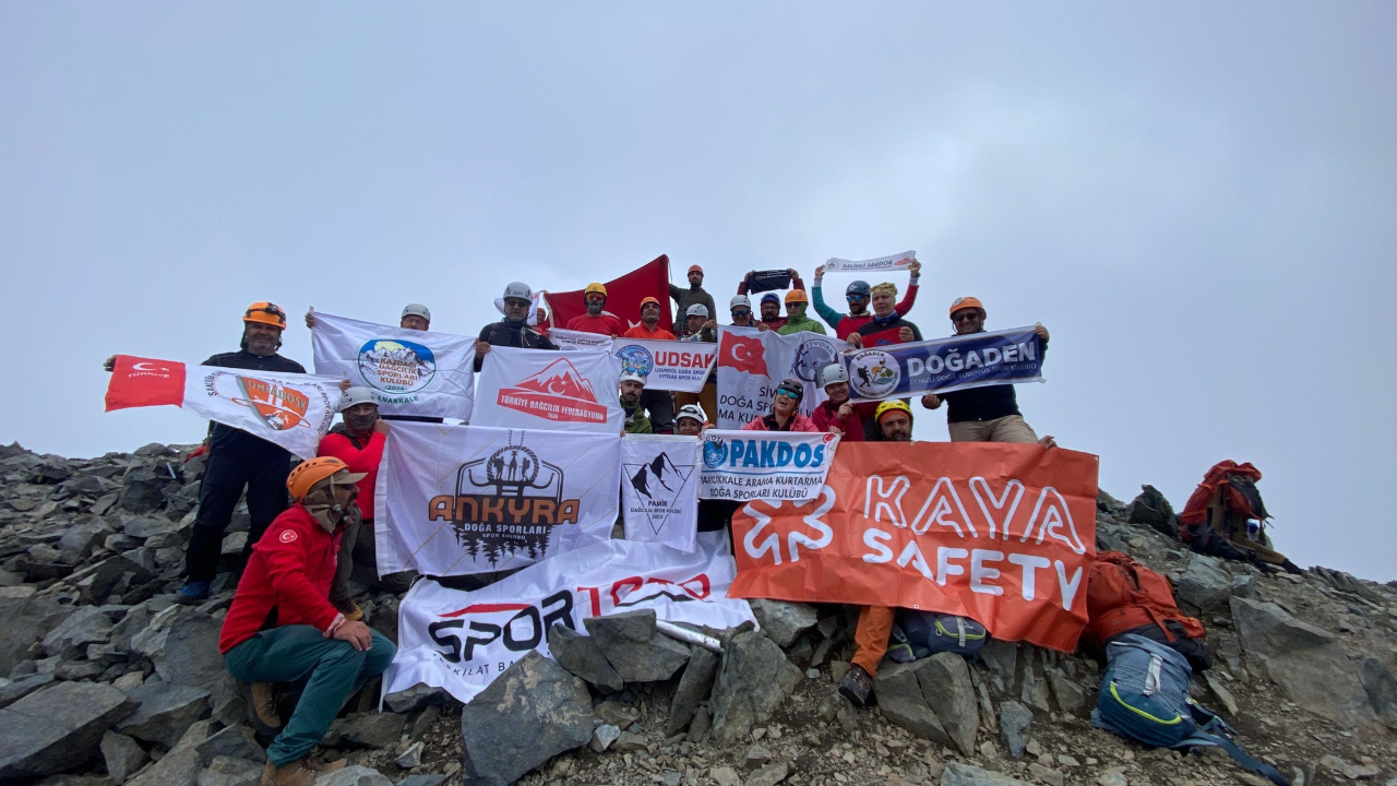 21 sporcudan Kaçkar Dağı Kuzey Rotası Zirve Tırmanışı